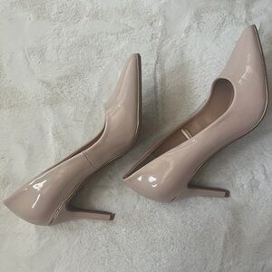 Ellen Tracy Nude Heels